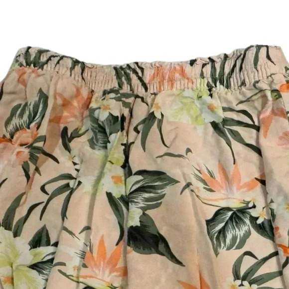 Divided floral flowy stretchy shorts size 4 - Picture 4 of 4